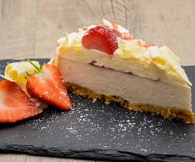 1221 - Strawberry & Clotted Cream Cheesecake